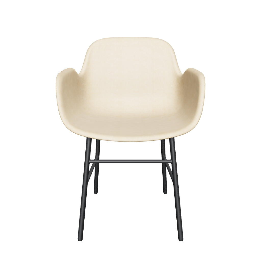 Eleganter Form Armlehnstuhl von Normann Copenhagen, bequem gepolstert.