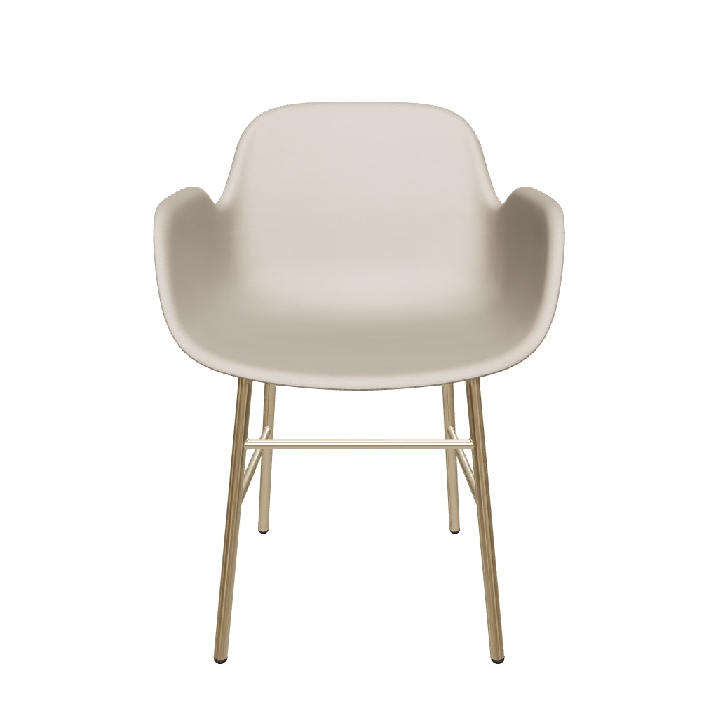 Eleganter Form Armlehnstuhl von Normann Copenhagen, bequem gepolstert.