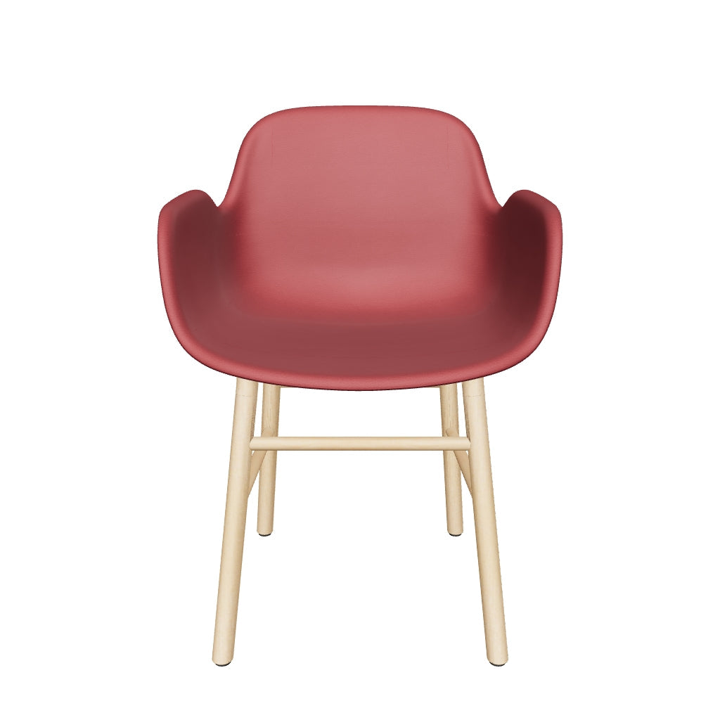 Eleganter Form Armlehnstuhl von Normann Copenhagen, bequem gepolstert.