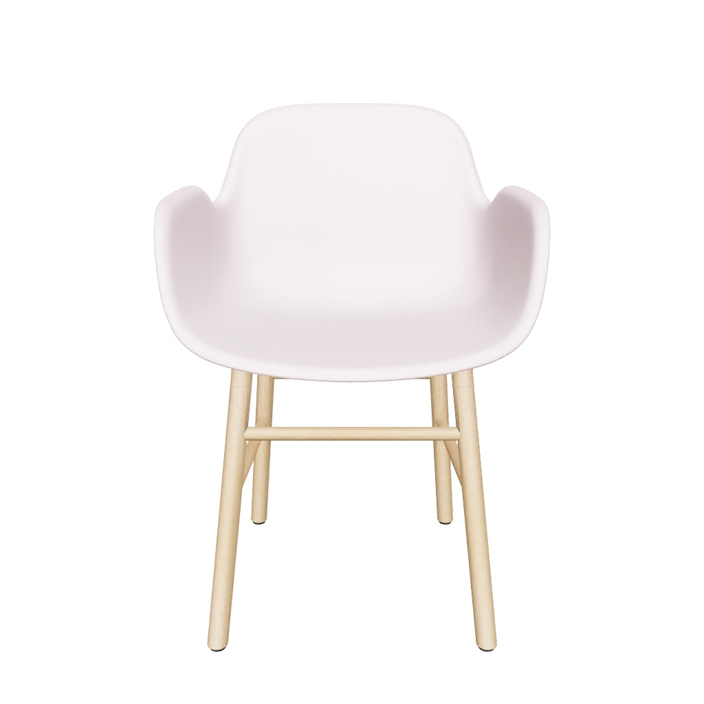 Eleganter Form Armlehnstuhl von Normann Copenhagen, bequem gepolstert.