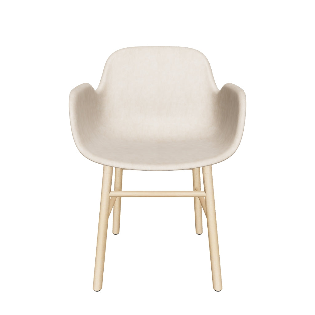 Eleganter Form Armlehnstuhl von Normann Copenhagen, bequem gepolstert.