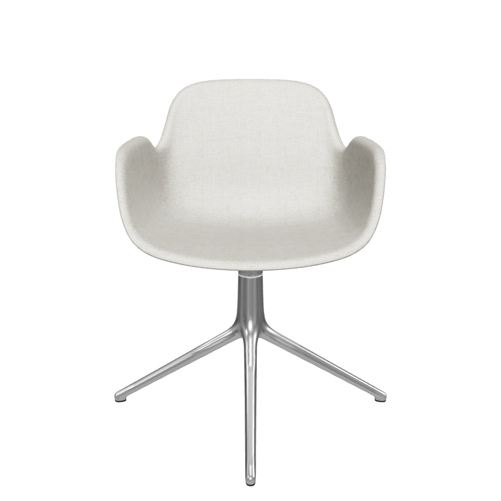 Komfortabler Form Dreharmlehnstuhl von Normann Copenhagen, stilvoll gepolstert.