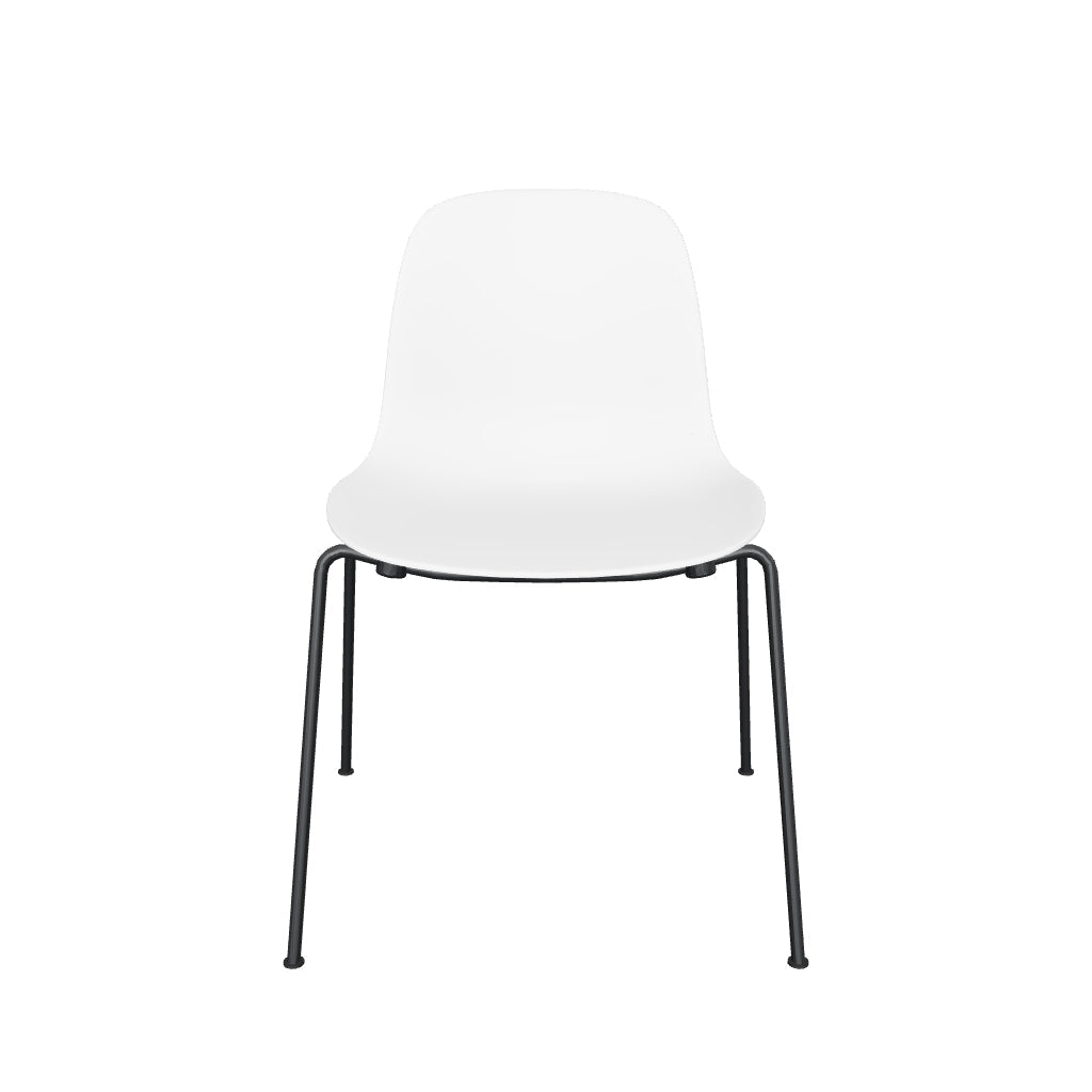 Stilvoller Form Stapelstuhl von Normann Copenhagen mit Stahlbasis.