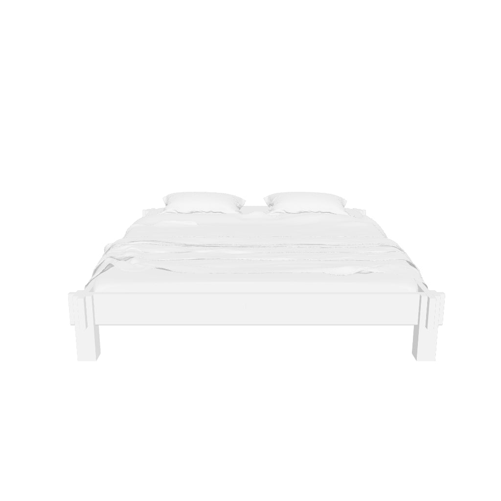 Elegantes Bettgestell aus massiver Kiefer, inspiriert von traditioneller Einkerbetechnik, mit natürlichem Finish und UV-Schutz.