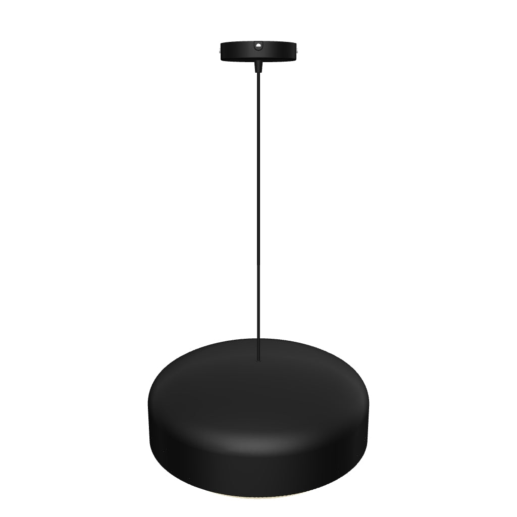 Die Hazel Medium Pendelleuchte von Umage: skandinavische Eleganz aus Aluminium und Stahl, ideal für stilvolle Wohnräume.
