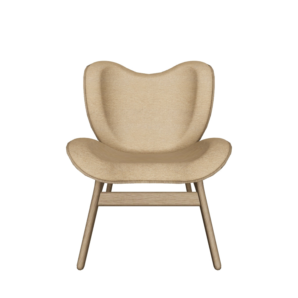 Eleganter A Conversation Piece Low Sessel von Umage in warmem Sugar Brown, ideal für gemütliche Stunden und geschmackvolle Wohnräume.