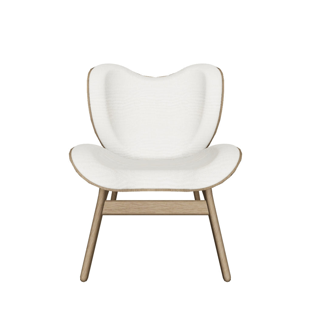 Stilvoller A Conversation Piece Low Sessel von Umage, perfekt für gemütliche Stunden und modernes Wohndesign in sanften Farben.