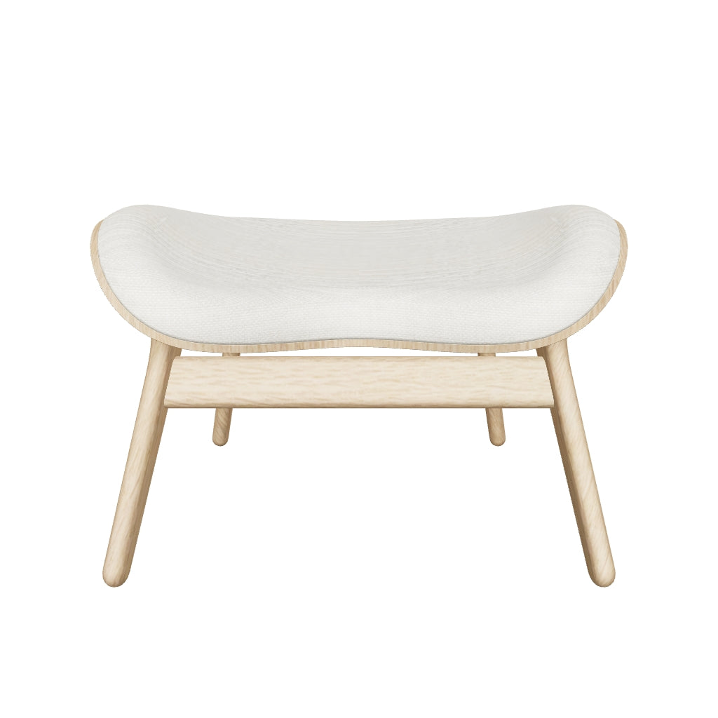 Eleganter Ottoman in sanften Erdtönen, ideal für entspannte Gespräche und als Blickfang in jedem Wohnraum.