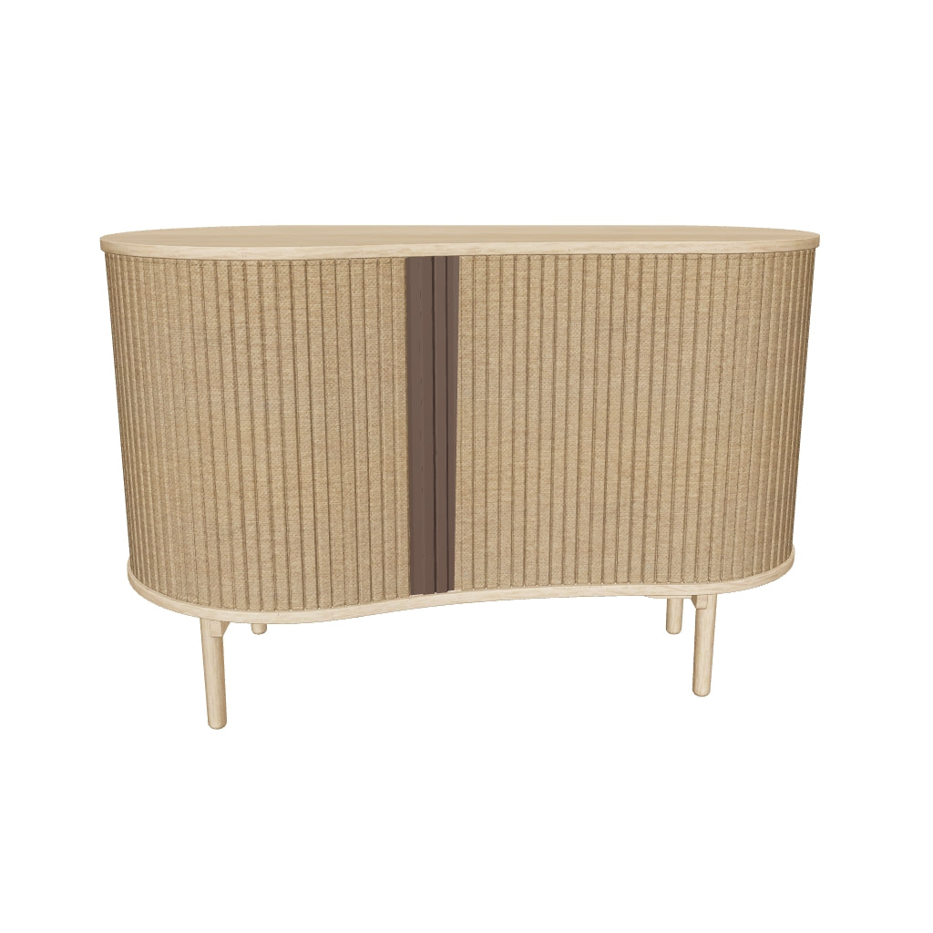 Elegante Audacious Kommode von Umage in sanftem Zuckerbraun, ideal für einladende Wohnräume und geschmackvolle Einrichtung.