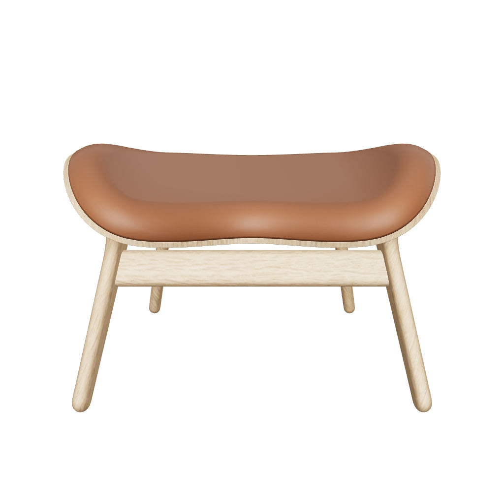 Stilvoller Ottoman in warmem Cognac, perfekt als Blickfang und komfortable Sitzgelegenheit in modernen Wohnräumen.