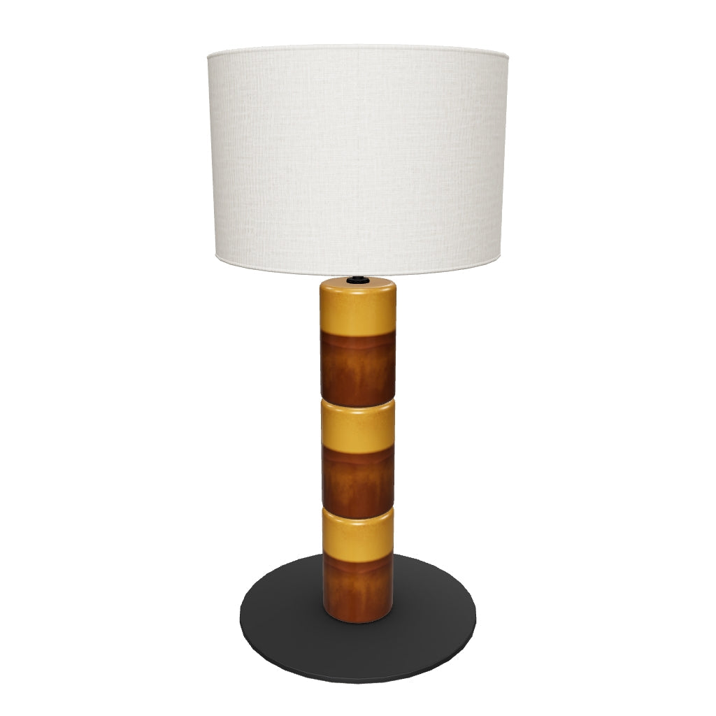Tischlampe Mavran mit Baumwollschirm und Keramiksockel in Braun und Senfgelb in Mehrfarbig präsentiert im Onlineshop von KAQTU Design AG. Tischleuchte ist von Kave Home
