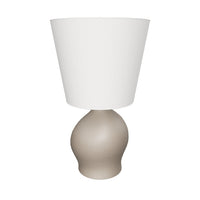 Mittlere Tischlampe Viona in strukturierter Steinoptik mit einem Lampenschirm aus Baumwolle