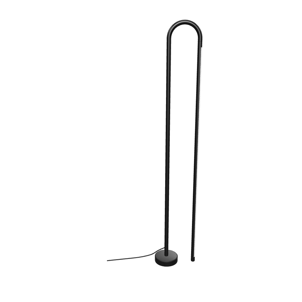 Stehlampe Bow aus schwarzem Aluminium in Schwarz präsentiert im Onlineshop von KAQTU Design AG. Stehleuchte ist von Kave Home