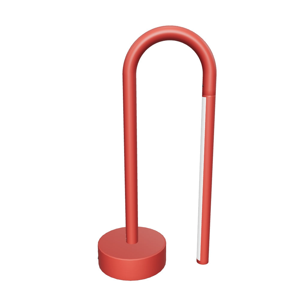 Tragbare Tischlampe Bow aus rotem Aluminium in Rot präsentiert im Onlineshop von KAQTU Design AG. Tischleuchte ist von Kave Home