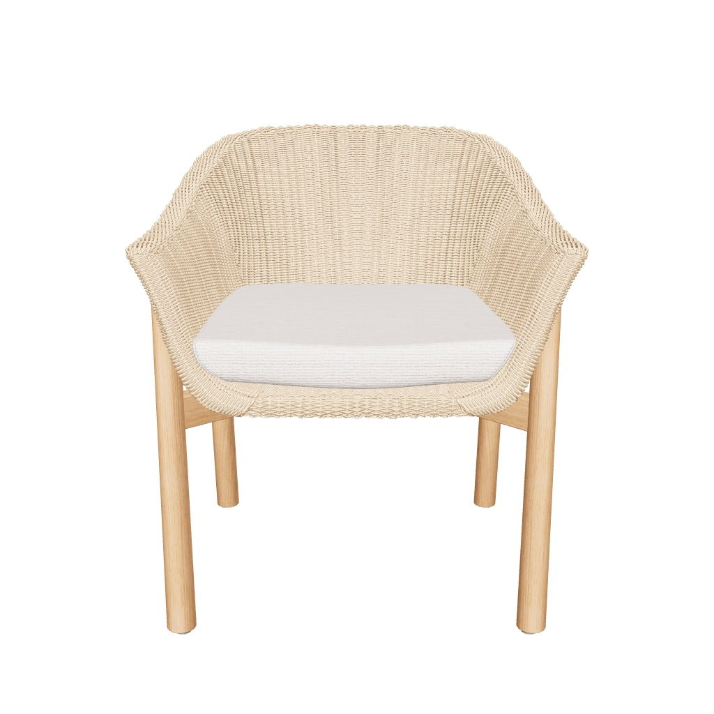 Stuhl Galea aus langlebigem Teakholz und wetterfestem synthetischem Rattan, ideal für eine stilvolle und nachhaltige Einrichtung.
