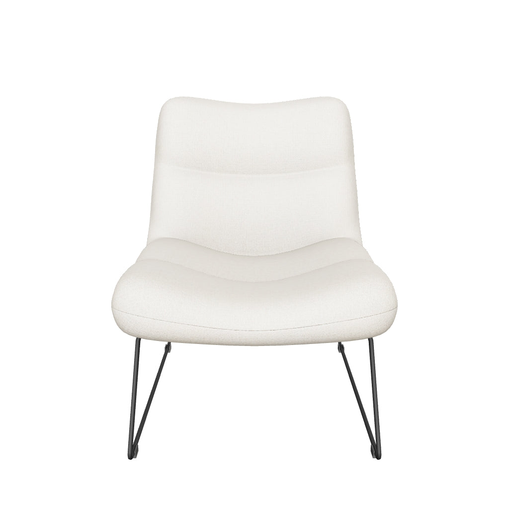 Sessel Asen in beiger Chenille mit schwarzen Stahlbeinen FSC 100% in Beige präsentiert im Onlineshop von KAQTU Design AG. Sessel ist von Kave Home