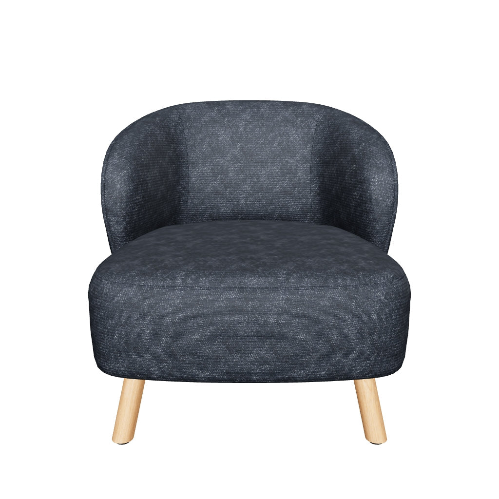 Sessel Ulit aus blau-grauem Chenille mit robusten Beinen aus naturbelassenem Buchenholz, modernes Design für vielseitige Wohnräume.