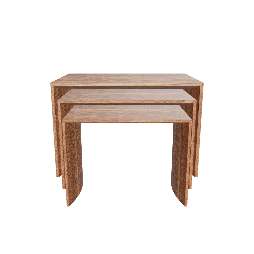 Set aus drei ineinander schiebbaren Litto-Nesttischen mit Walnussfurnier und naturfarbenem Finish, in den Größen 60 x 40 cm, 51 x 36 cm und 42 x 31 cm.