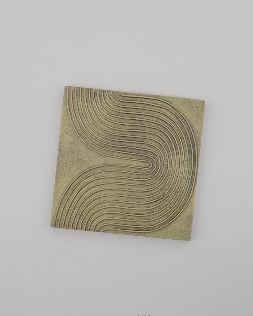 Exquisites Wandobjekt in Antik-Gold von House Doctor, edel und modern.