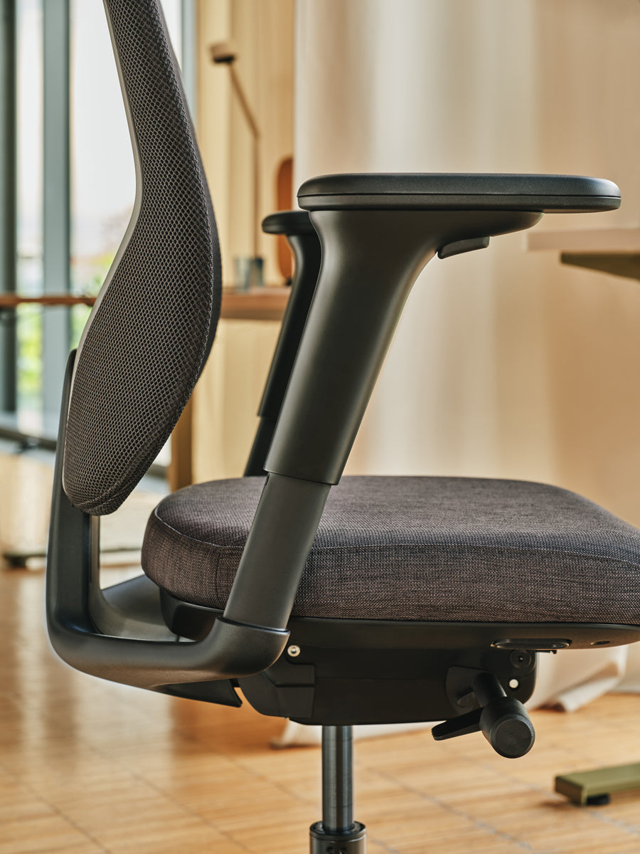 Iris IRS01 - Bürostuhl in  präsentiert im Onlineshop von KAQTU Design AG. Bürostuhl ist von Mdd