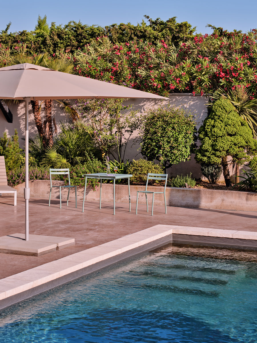 Flaner FLR04 - Cafeteriatisch in Türkis präsentiert im Onlineshop von KAQTU Design AG. Gartentisch ist von Mdd