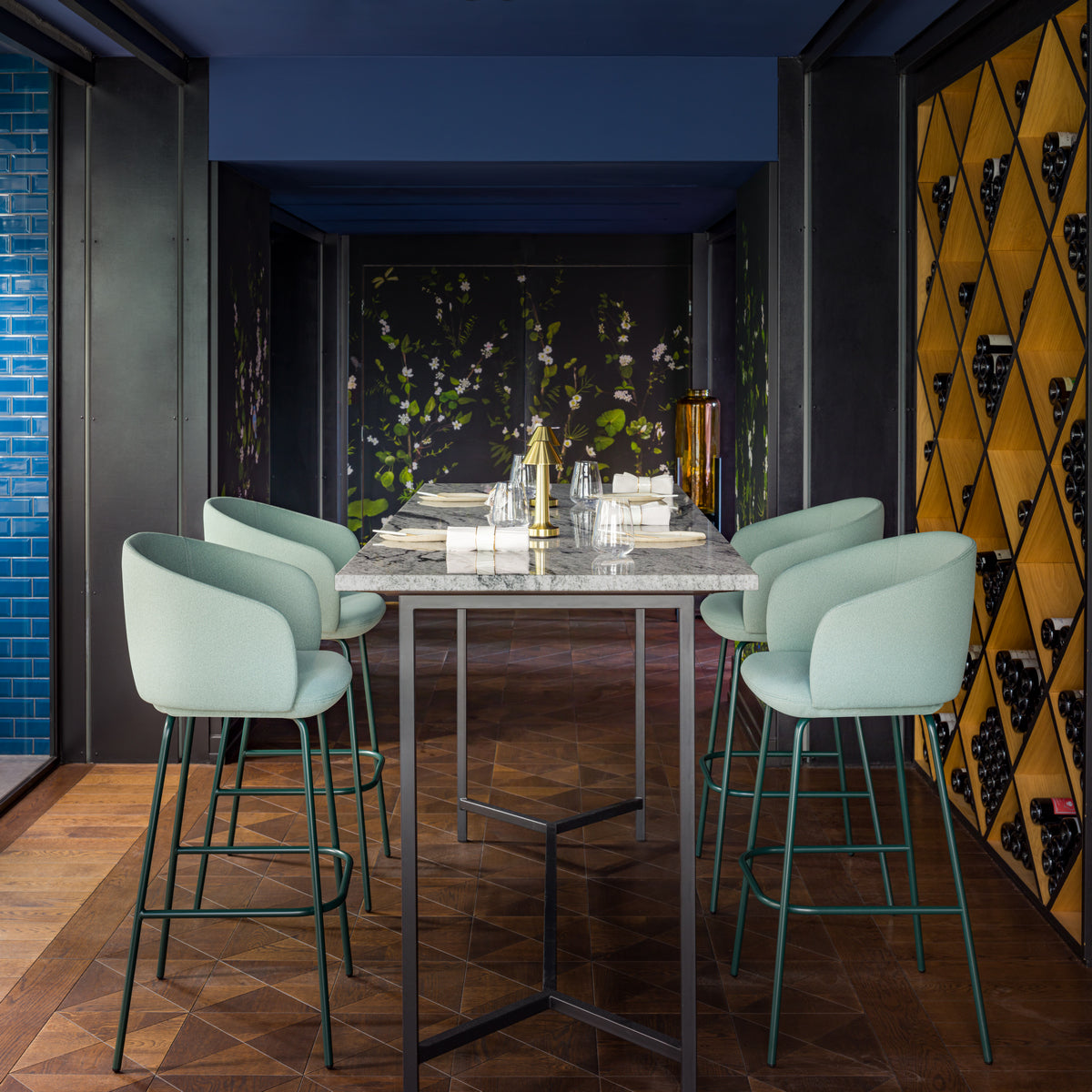 Grace GRP8 - Barhocker in Blau präsentiert im Onlineshop von KAQTU Design AG. Barhocker ist von Mdd