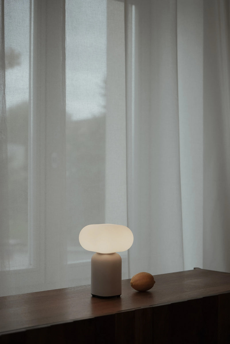 Velis VLS01 - Lampe in  präsentiert im Onlineshop von KAQTU Design AG. Tischleuchte ist von Tamo