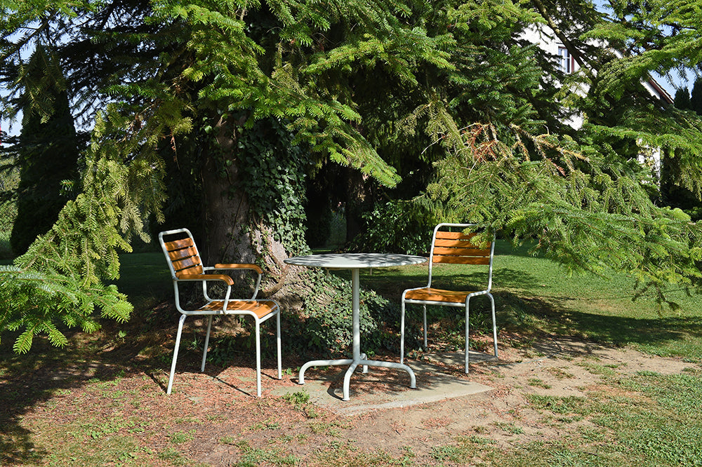 Tisch Rigi rund in Weiss / Feuerverzinkt präsentiert im Onlineshop von KAQTU Design AG. Gartentisch ist von Schaffner