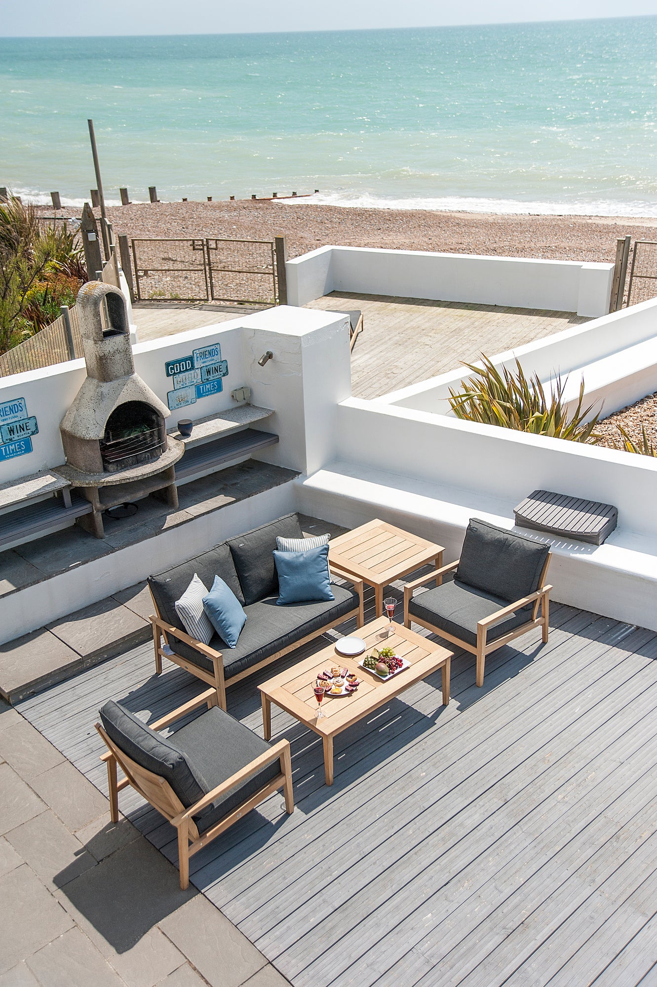 Lounge Tisch Roble in Natur präsentiert im Onlineshop von KAQTU Design AG. Beistelltisch Outdoor ist von Alexander Rose