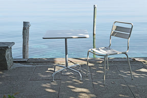Tisch Rigi 70 x 70 in Alusilber / feuerverzinkt präsentiert im Onlineshop von KAQTU Design AG. Gartentisch ist von Schaffner