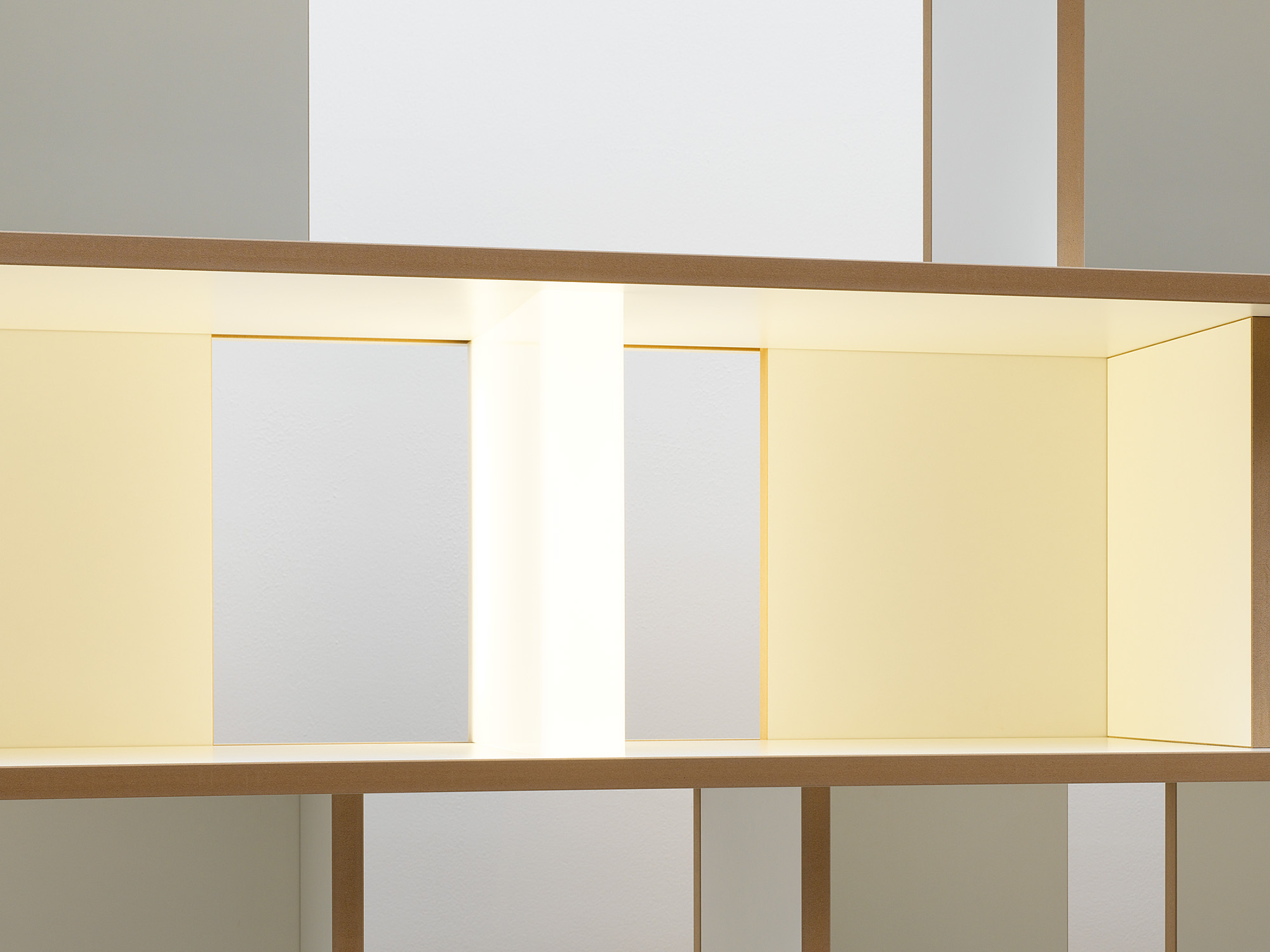 Tojo-stell LED Leuchte in milchweiss präsentiert im Onlineshop von KAQTU Design AG. Regalsystem ist von Tojo