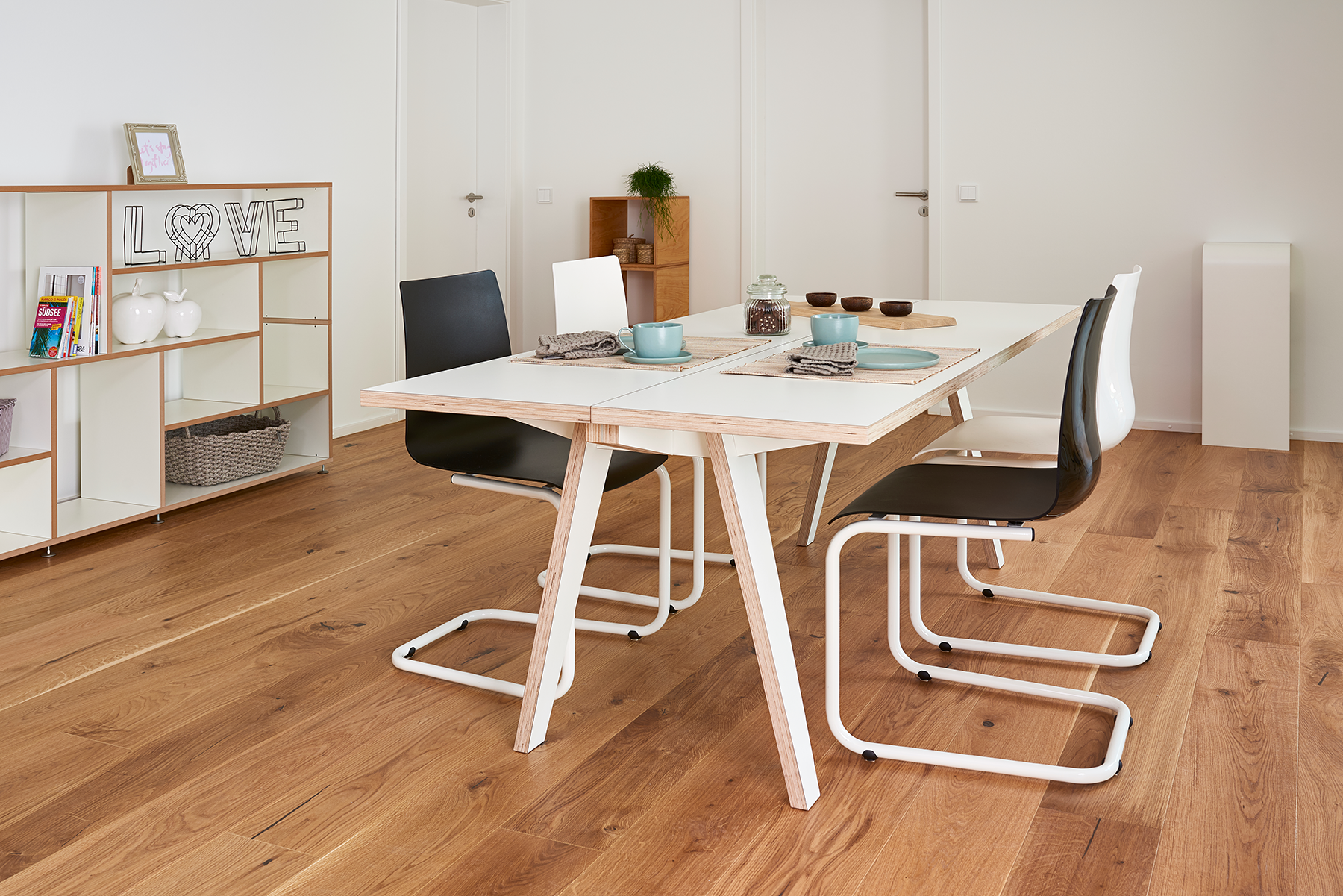 Tojo-stuhl in schwarz präsentiert im Onlineshop von KAQTU Design AG. Freischwinger ist von Tojo
