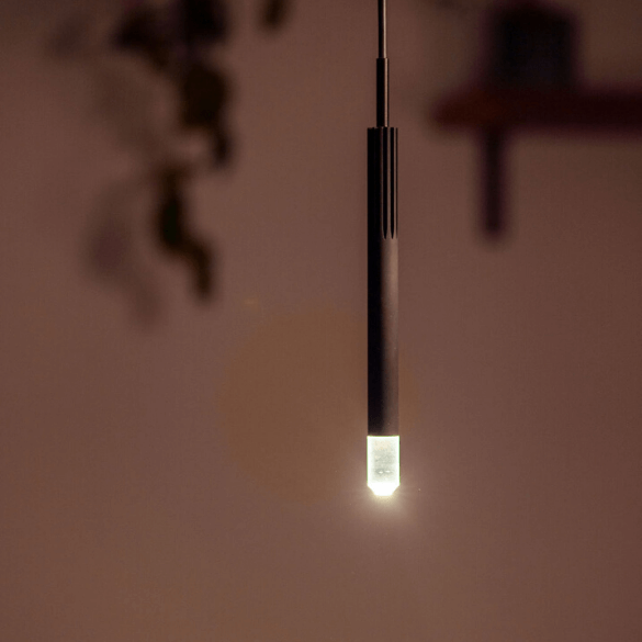 LED-Pendelleuchte Candle LH1 in schwarz präsentiert im Onlineshop von KAQTU Design AG. Pendelleuchte ist von Beisik Products