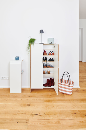 Tojo-flachmann klein in weiss präsentiert im Onlineshop von KAQTU Design AG. Drehtürenschrank ist von Tojo
