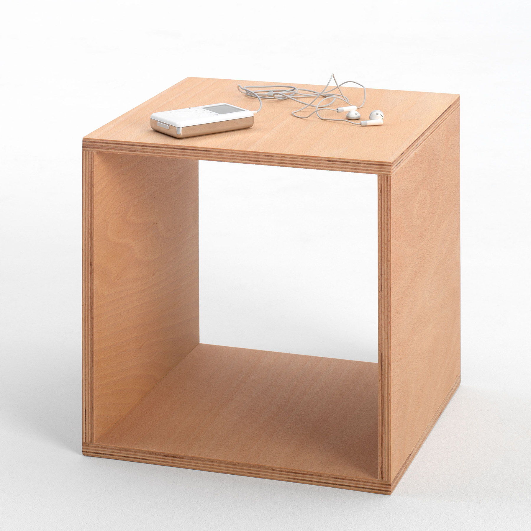 Tojo-cube in buche präsentiert im Onlineshop von KAQTU Design AG. Beistelltisch ist von Tojo