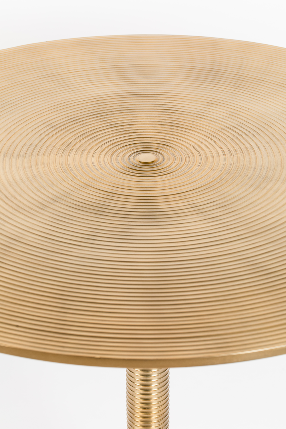 HYPNOTISING ROUND Tisch in Gold präsentiert im Onlineshop von KAQTU Design AG. Esstisch ist von Bold Monkey