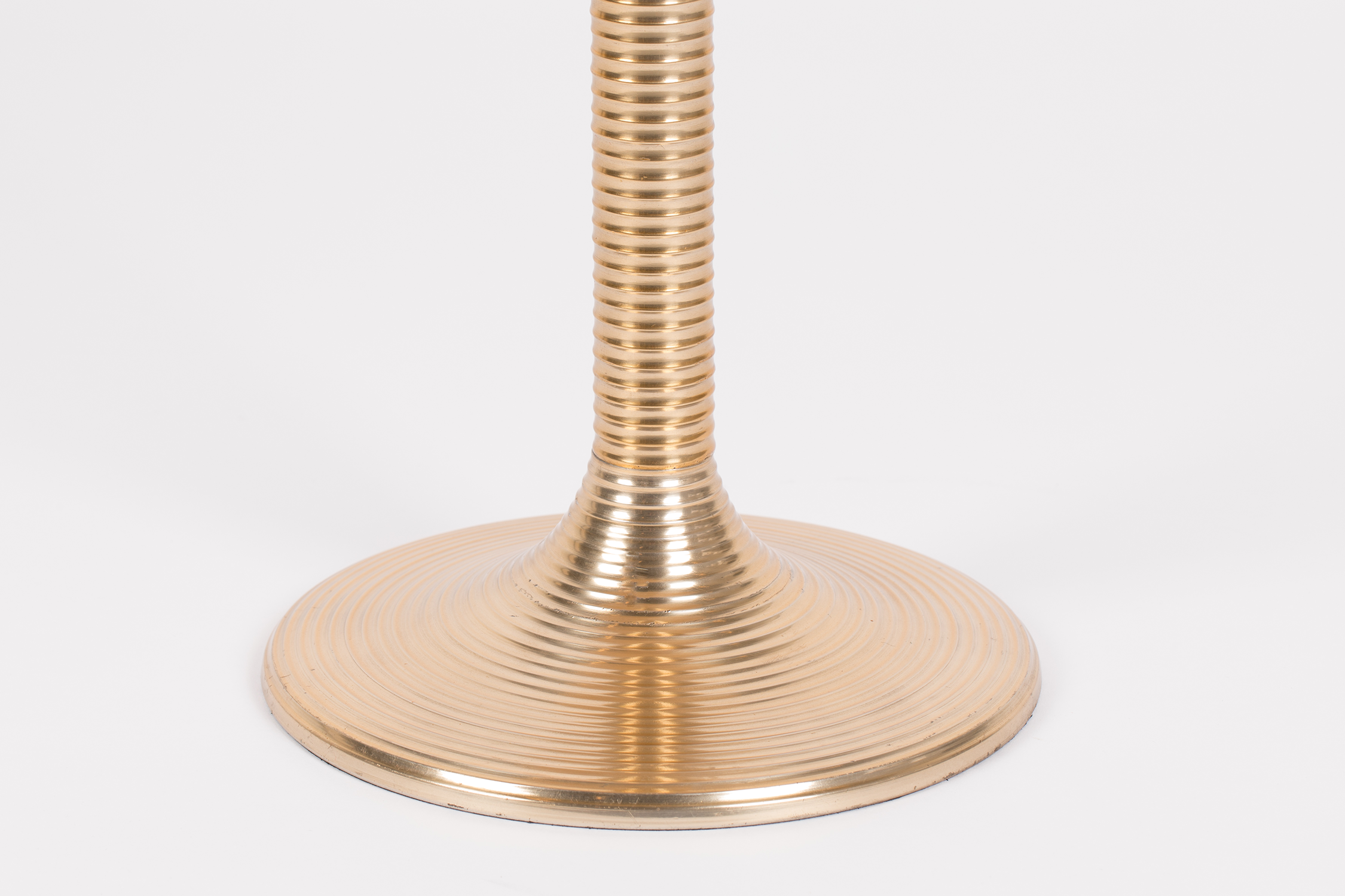 HYPNOTISING ROUND Beistelltisch in Gold präsentiert im Onlineshop von KAQTU Design AG. Beistelltisch ist von Bold Monkey
