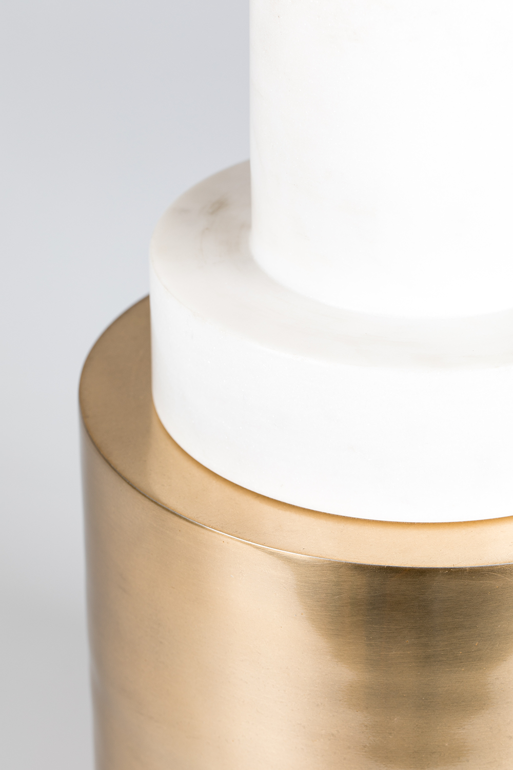 CHUNKY FOOTED Beistelltisch in Gold präsentiert im Onlineshop von KAQTU Design AG. Beistelltisch ist von Bold Monkey