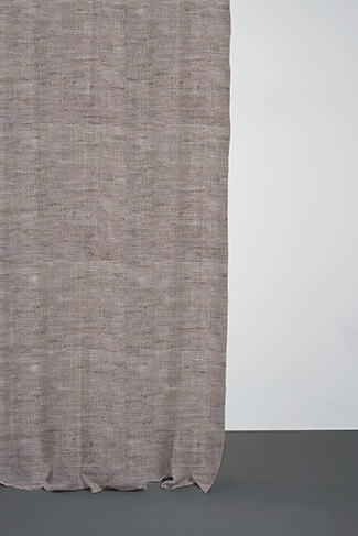 Leinenvorhang in Dark bronze präsentiert im Onlineshop von KAQTU Design AG. Vorhang ist von ZigZagZurich