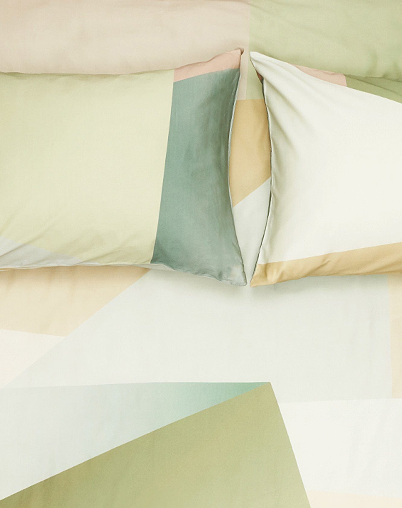 Bettwäsche Cubus in Multicolor präsentiert im Onlineshop von KAQTU Design AG. Duvetbezug ist von ZigZagZurich