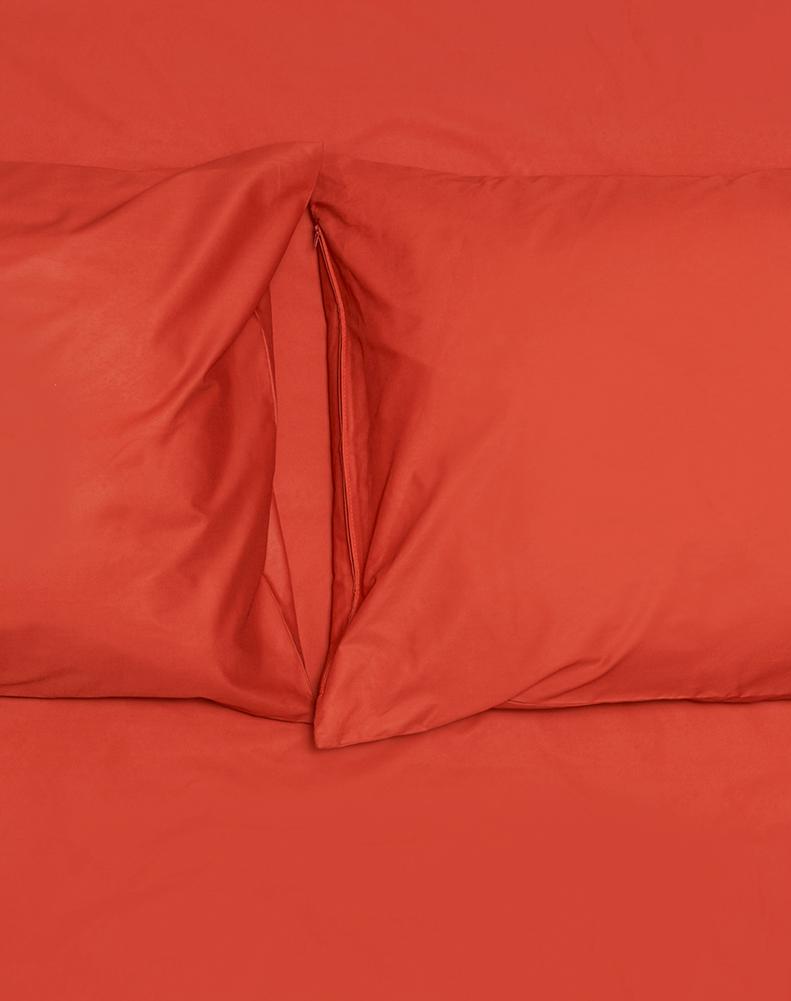 Bettwäsche Perkal in Rot präsentiert im Onlineshop von KAQTU Design AG. Duvetbezug ist von ZigZagZurich