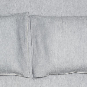 Two Tone Kissenbezug Stonewashed in Grau präsentiert im Onlineshop von KAQTU Design AG. Kissenbezug ist von ZigZagZurich