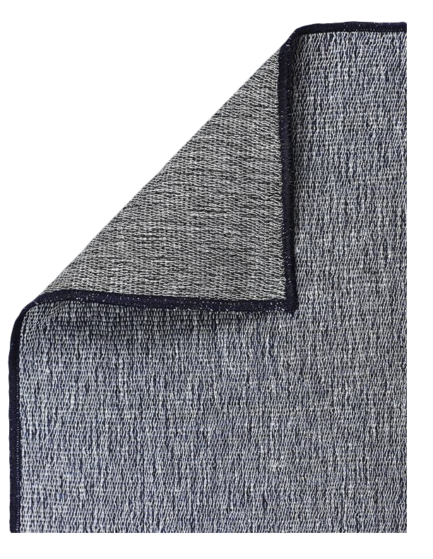 Bettüberwurf Mona in Asphalt / Marine präsentiert im Onlineshop von KAQTU Design AG. Wolldecke ist von ZigZagZurich