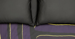 Kissenbezug Panama in Schwarz / Gelb / Lila präsentiert im Onlineshop von KAQTU Design AG. Kissenbezug ist von ZigZagZurich