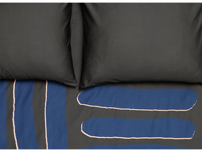 Kissenbezug Panama in Schwarz / Blau / Rosa präsentiert im Onlineshop von KAQTU Design AG. Kissenbezug ist von ZigZagZurich