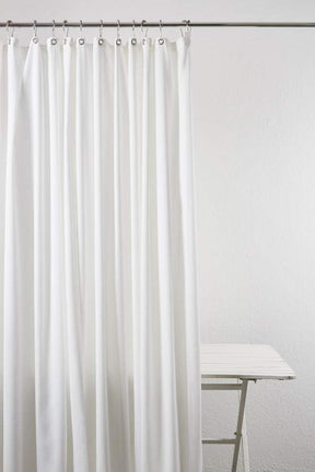 Outdoor Vorhang Shade in Weiss präsentiert im Onlineshop von KAQTU Design AG. Outdoor Vorhang ist von ZigZagZurich