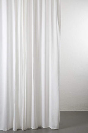 Outdoor Vorhang Shade in Weiss präsentiert im Onlineshop von KAQTU Design AG. Outdoor Vorhang ist von ZigZagZurich