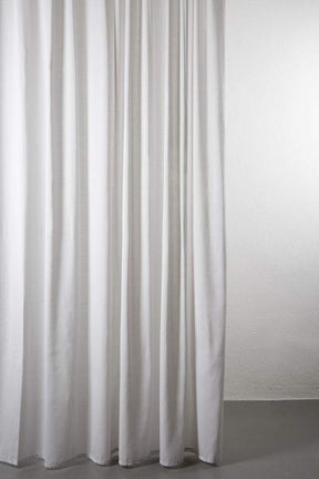 Outdoor Vorhang Shade in Hellgrau präsentiert im Onlineshop von KAQTU Design AG. Outdoor Vorhang ist von ZigZagZurich