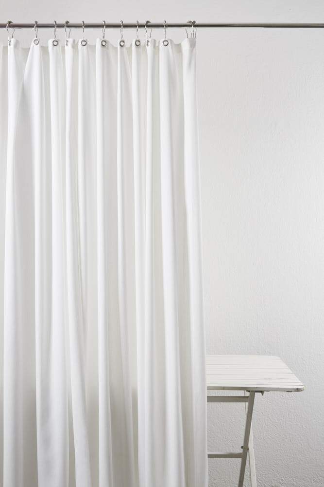 Outdoor Vorhang Shade in Grün präsentiert im Onlineshop von KAQTU Design AG. Outdoor Vorhang ist von ZigZagZurich
