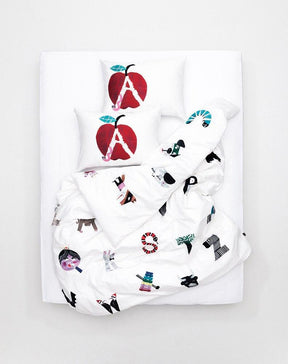 Kinderbettwäsche Alphabet City in Multicolor präsentiert im Onlineshop von KAQTU Design AG. Duvetbezug Kids ist von ZigZagZurich